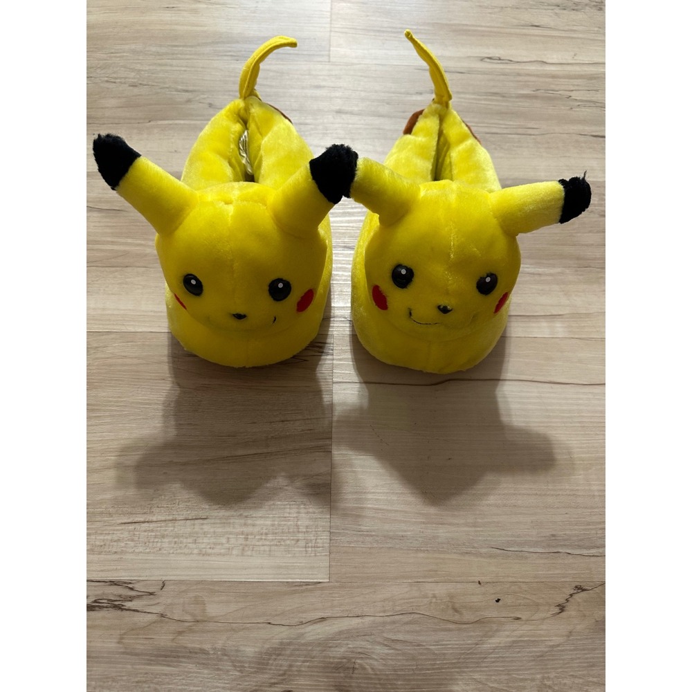 Vintage 2001 Nintendo Pokemon Pikachu plush slippers Size M‎ 2-3